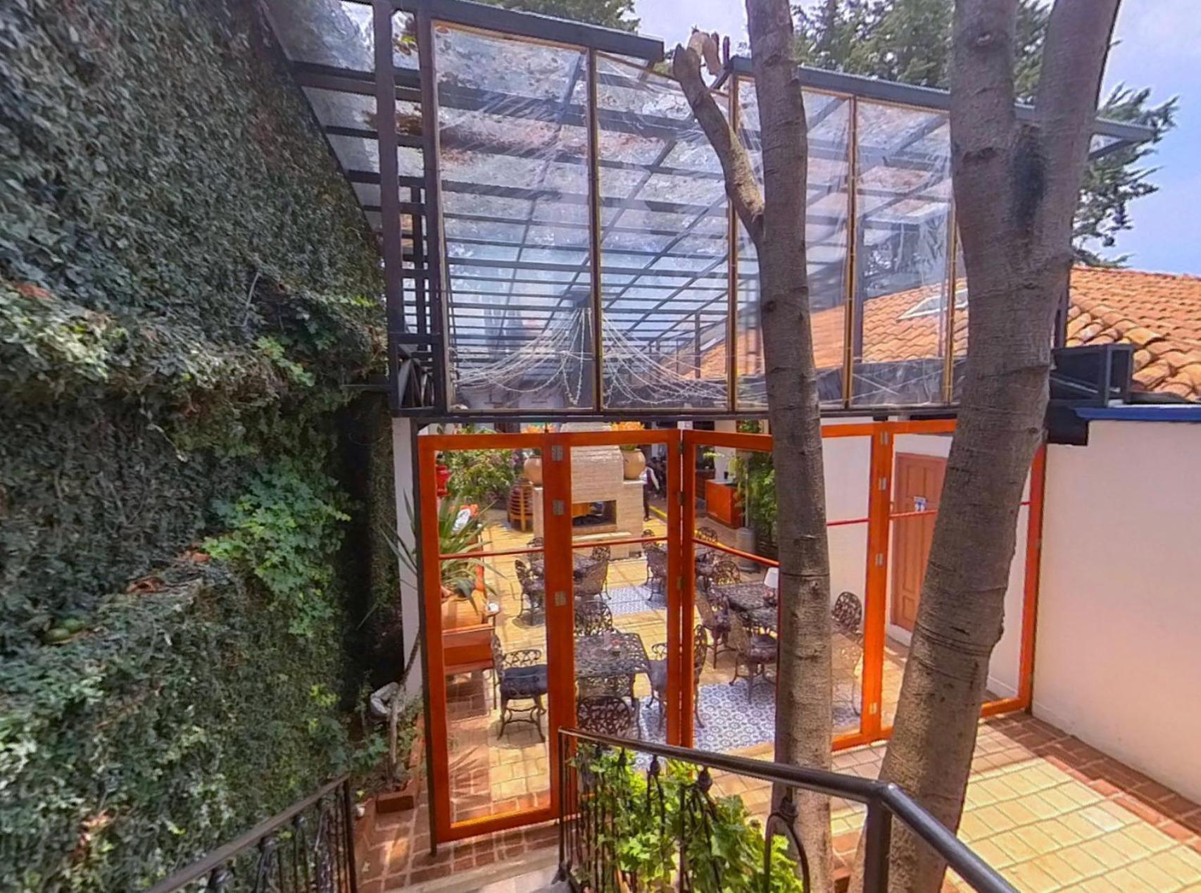 Отель Hacienda Valentino Сан-Кристобаль-де-Ла-Касас Экстерьер фото
