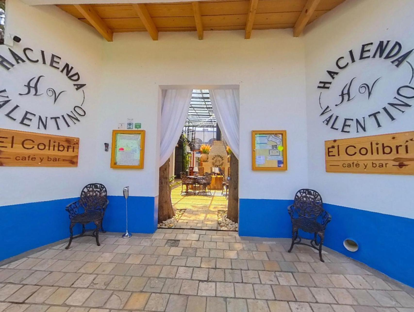 Отель Hacienda Valentino Сан-Кристобаль-де-Ла-Касас Экстерьер фото