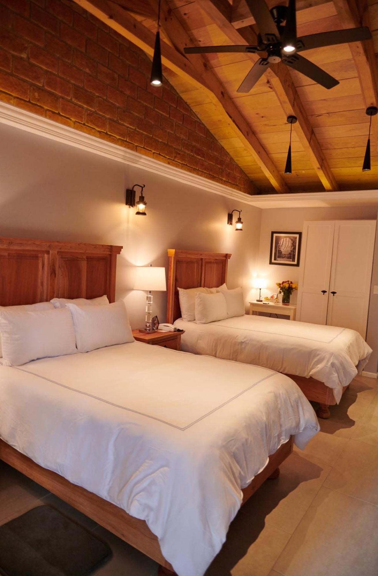 Отель Hacienda Valentino Сан-Кристобаль-де-Ла-Касас Экстерьер фото