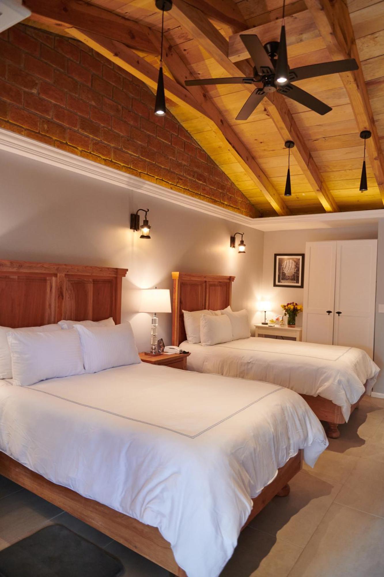 Отель Hacienda Valentino Сан-Кристобаль-де-Ла-Касас Экстерьер фото