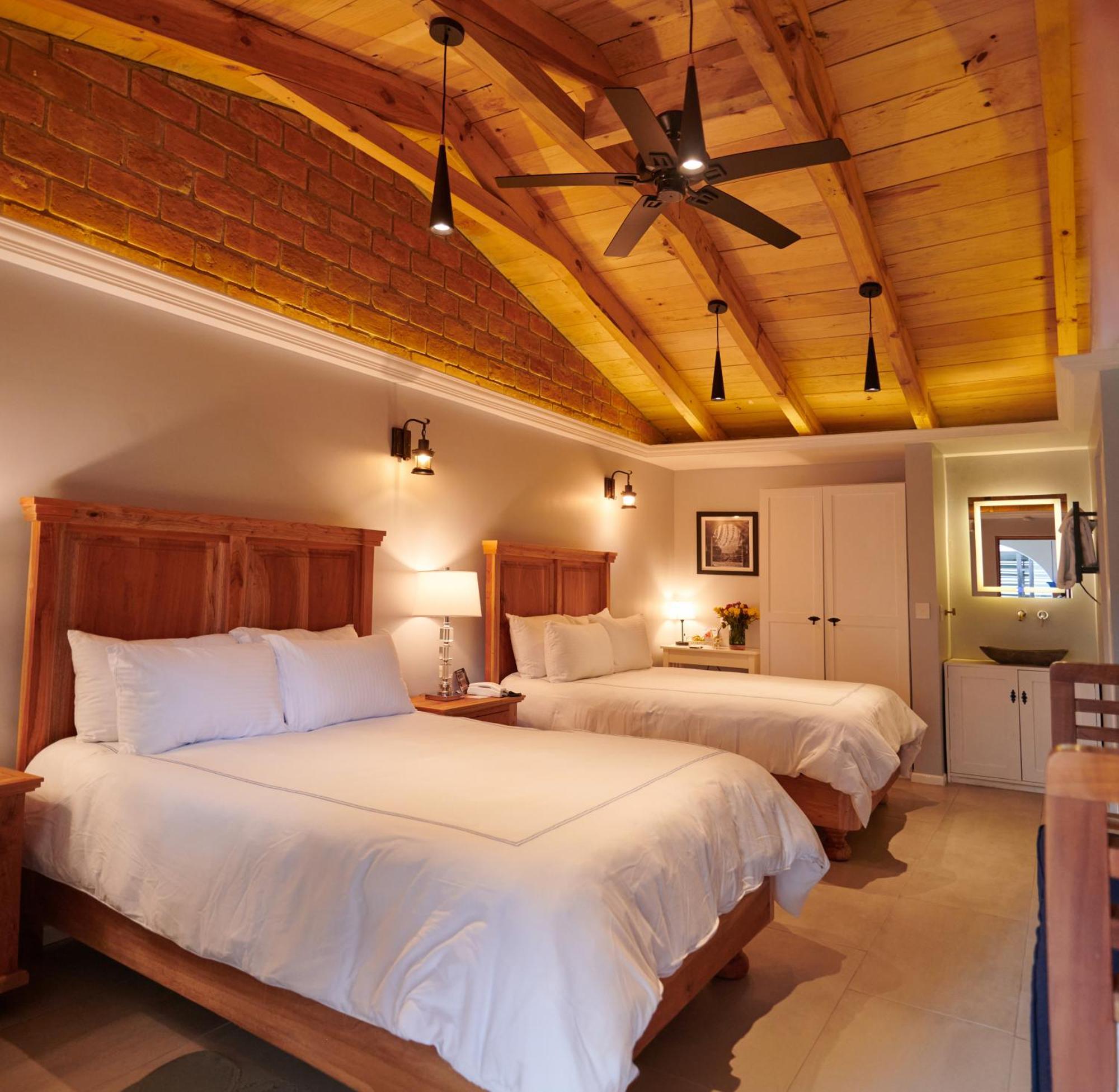 Отель Hacienda Valentino Сан-Кристобаль-де-Ла-Касас Экстерьер фото