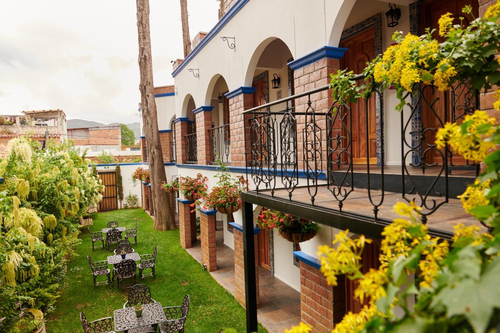 Отель Hacienda Valentino Сан-Кристобаль-де-Ла-Касас Экстерьер фото