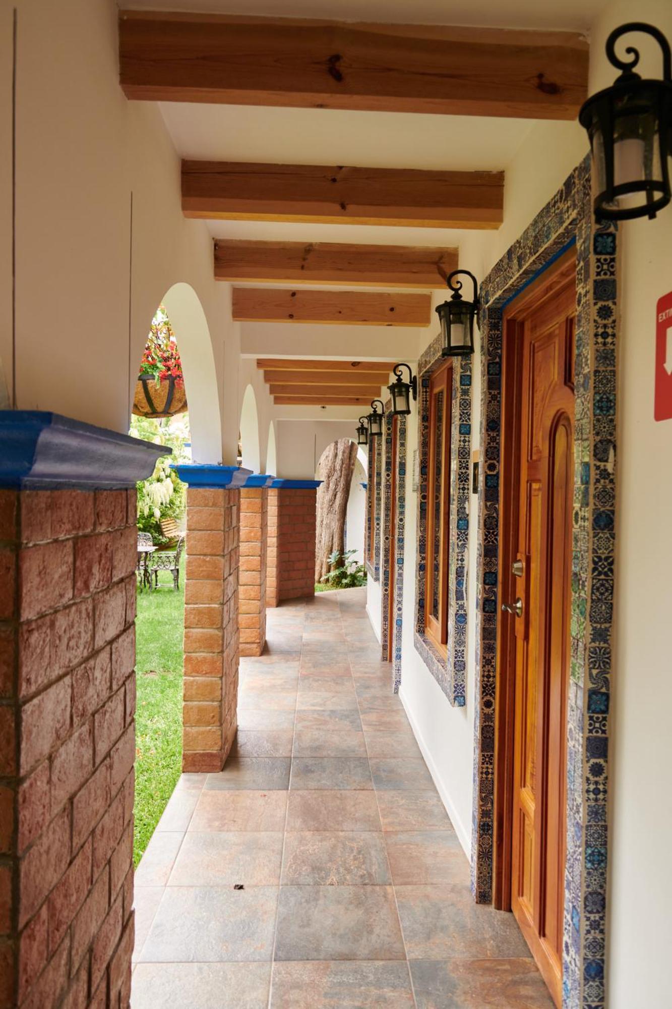 Отель Hacienda Valentino Сан-Кристобаль-де-Ла-Касас Экстерьер фото