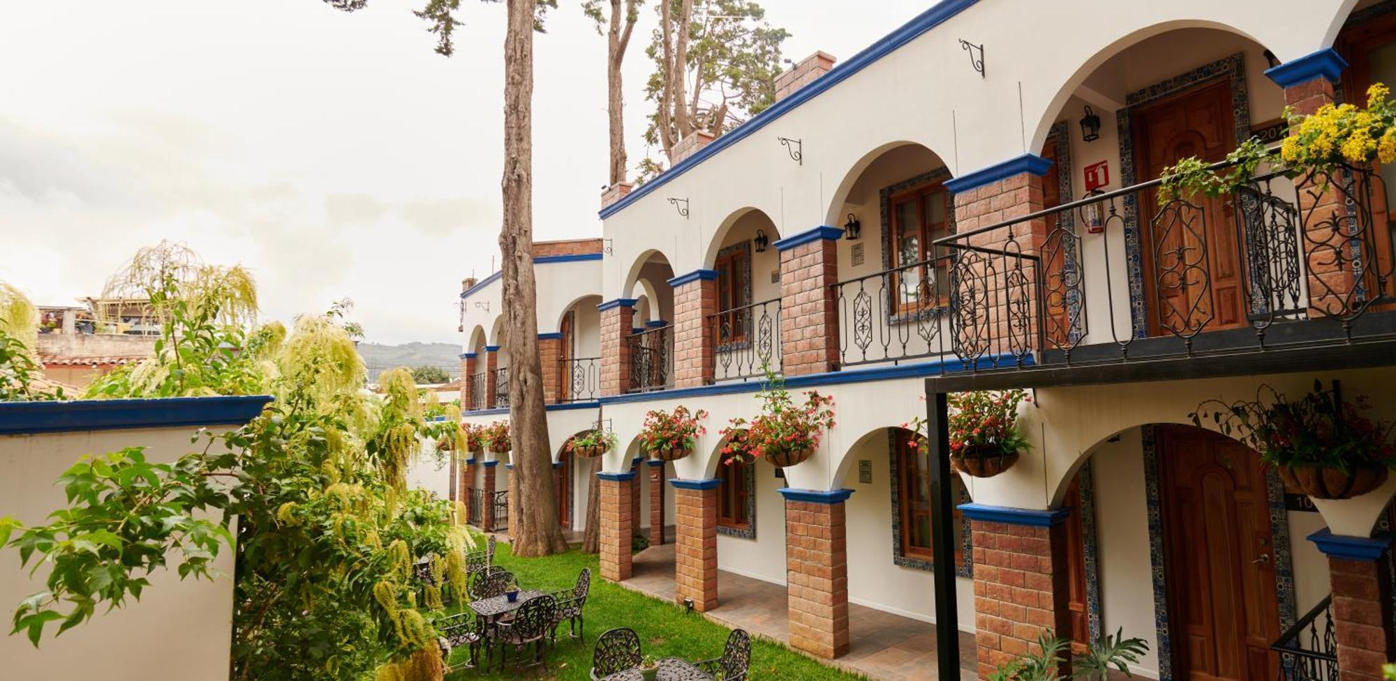 Отель Hacienda Valentino Сан-Кристобаль-де-Ла-Касас Экстерьер фото