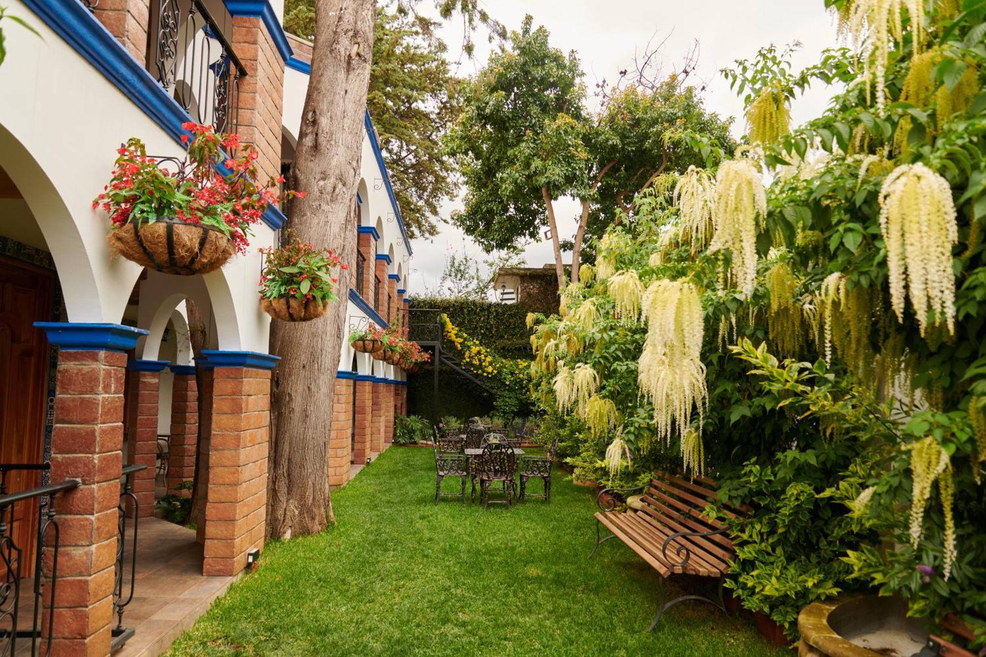 Отель Hacienda Valentino Сан-Кристобаль-де-Ла-Касас Экстерьер фото